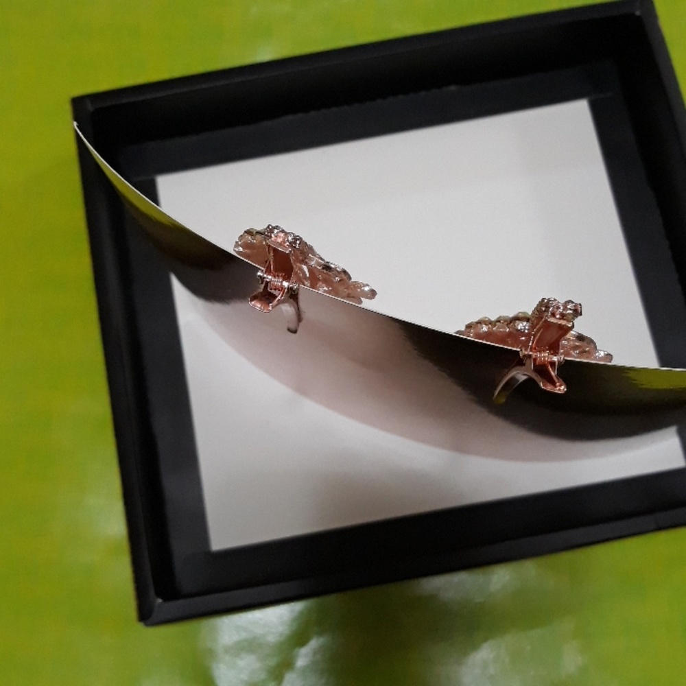 New Bridal Like Hair Accessories - Picture 2 of 3